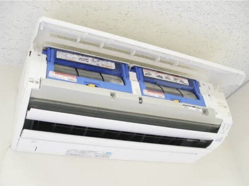【新規】お掃除機能付きエアコンの画像
